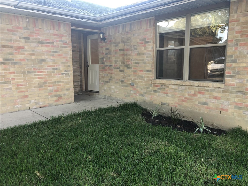2744 N Heynis Property Photo 3