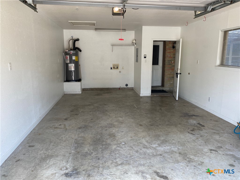 2744 N Heynis Property Photo 4