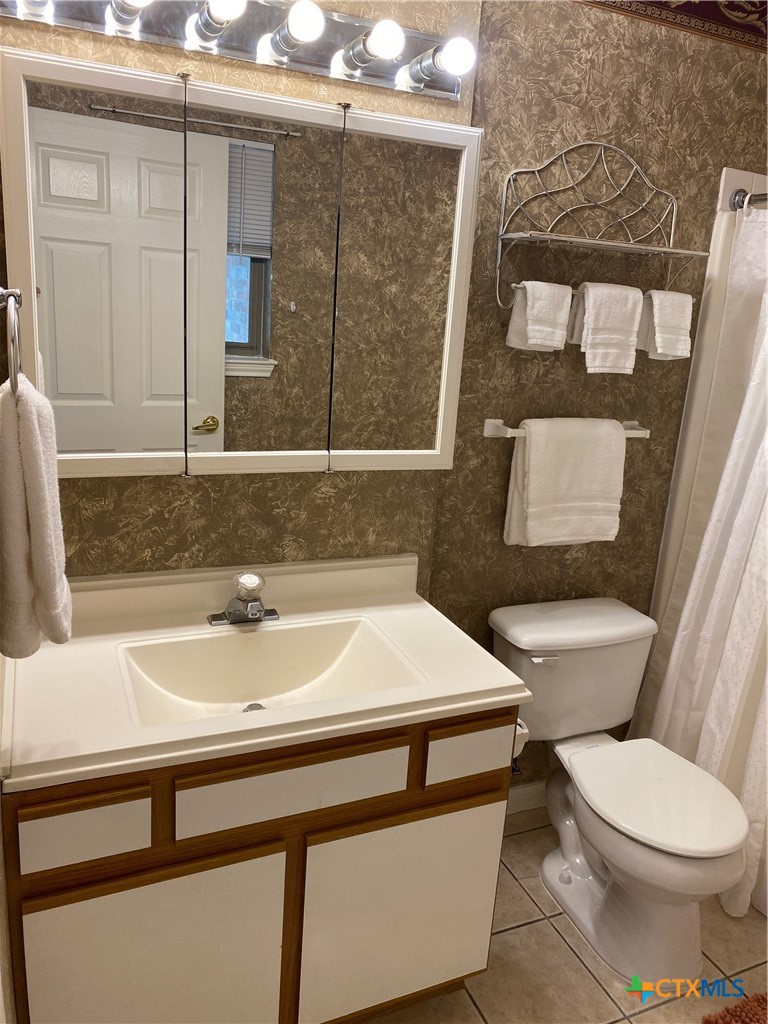 2744 N Heynis Property Photo 8