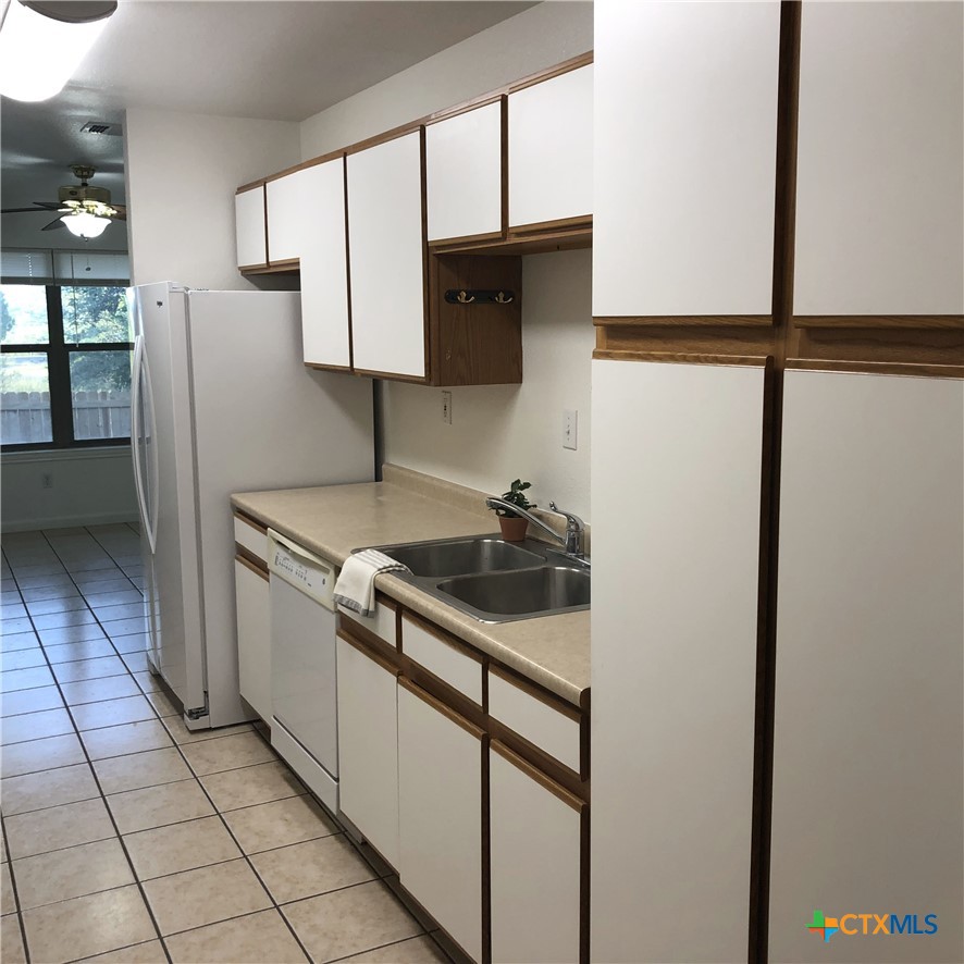 2744 N Heynis Property Photo 11