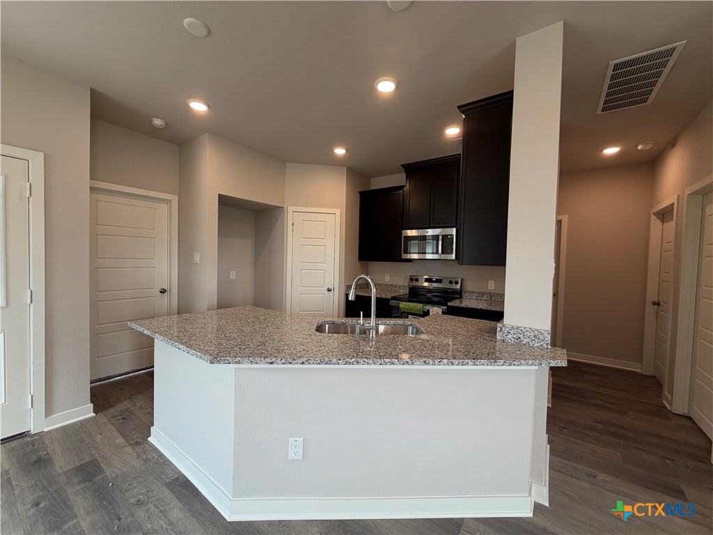 506 University Avenue Property Photo 9