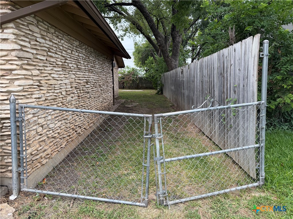 615 Bishop Drive Property Photo 2