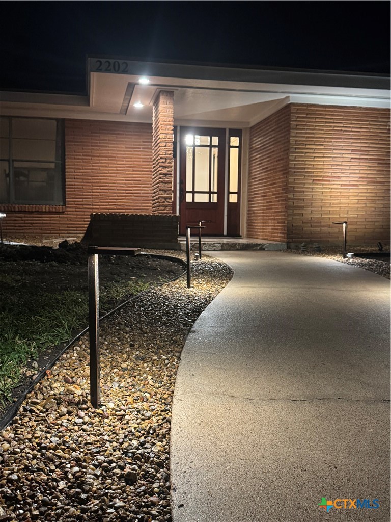 2202 E Loma Vista Avenue Property Photo 5