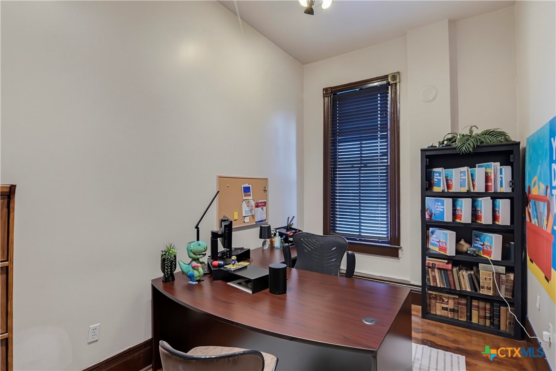 111 E Gonzales Street Property Photo 11