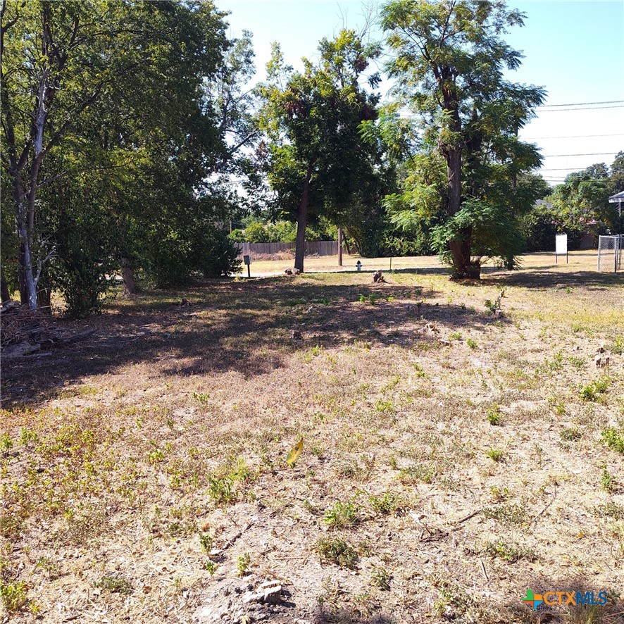 1004 E Avenue E Property Photo 2