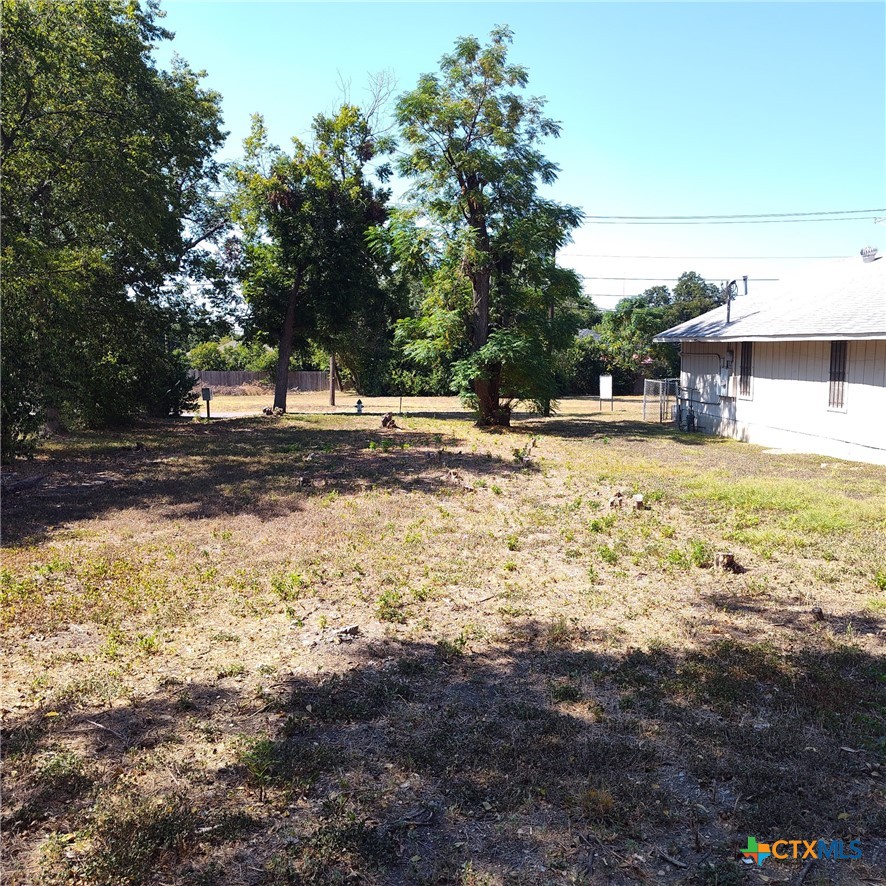 1004 E Avenue E Property Photo 4