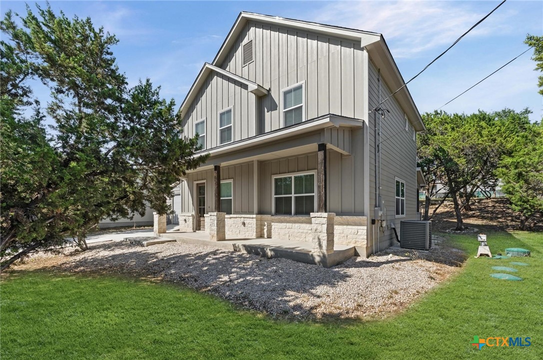 1130 Twin Deer Lane
