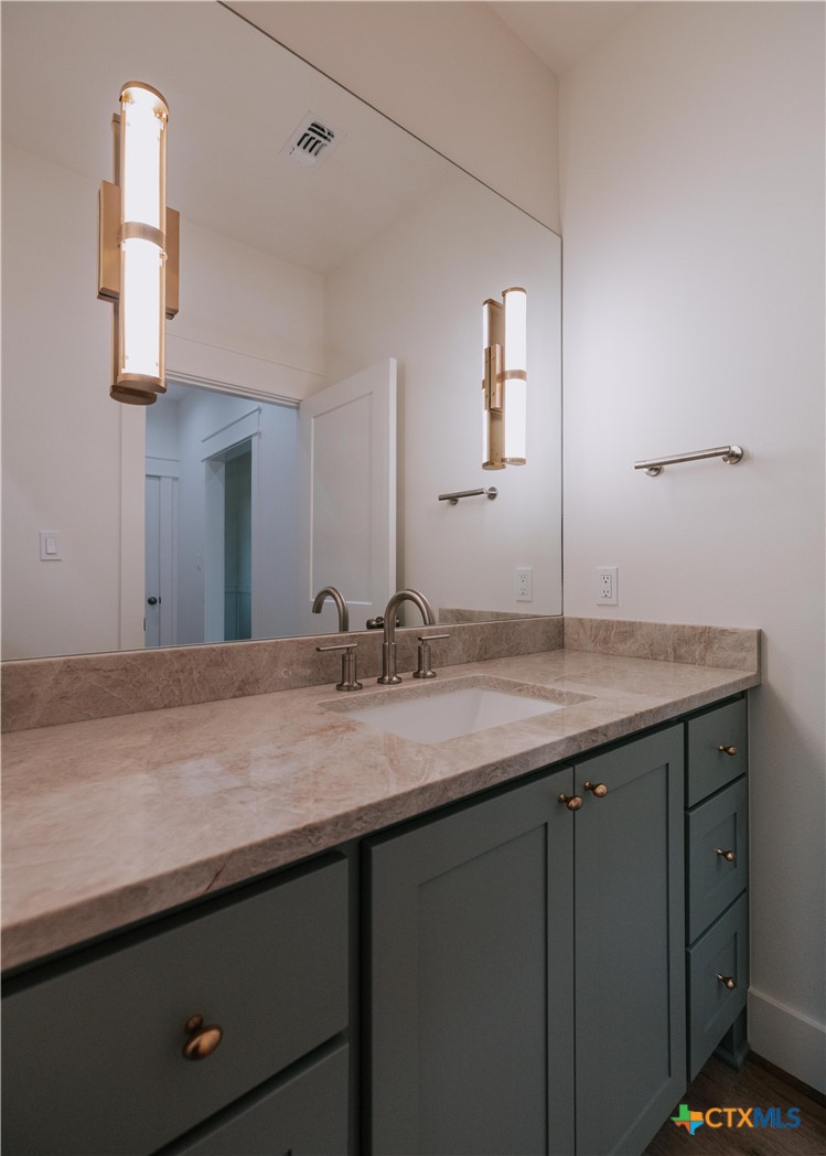 2717 Lakeview Drive Property Photo 24