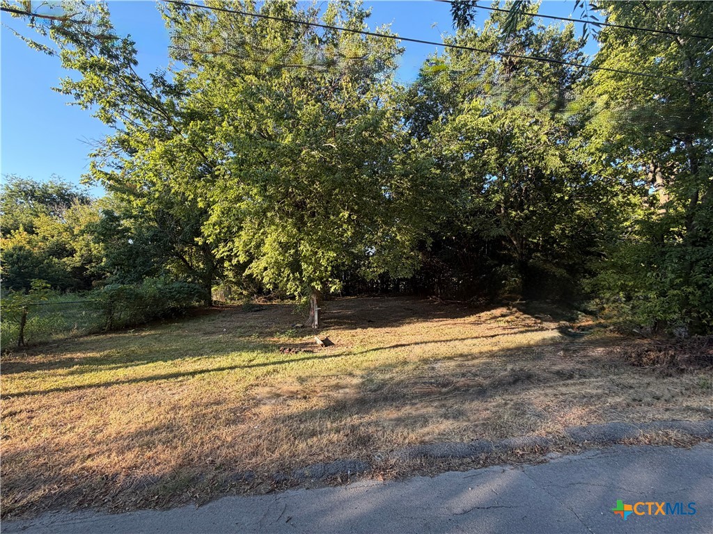 713 E Avenue D Property Photo 1