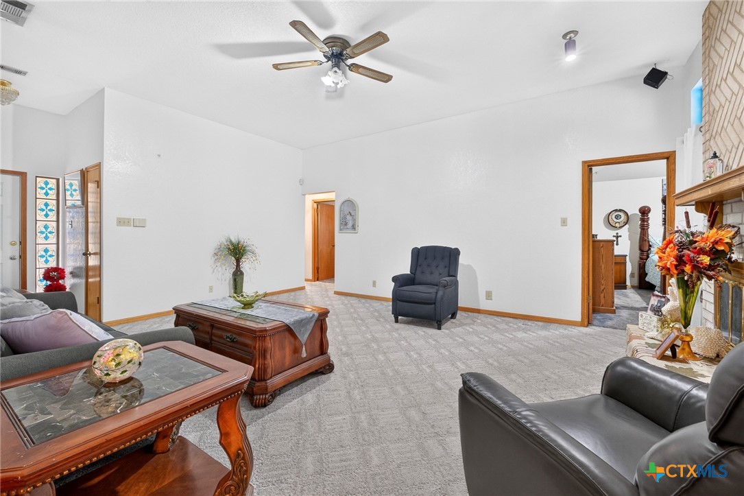 4804 Acorn Creek Trail Property Photo 2