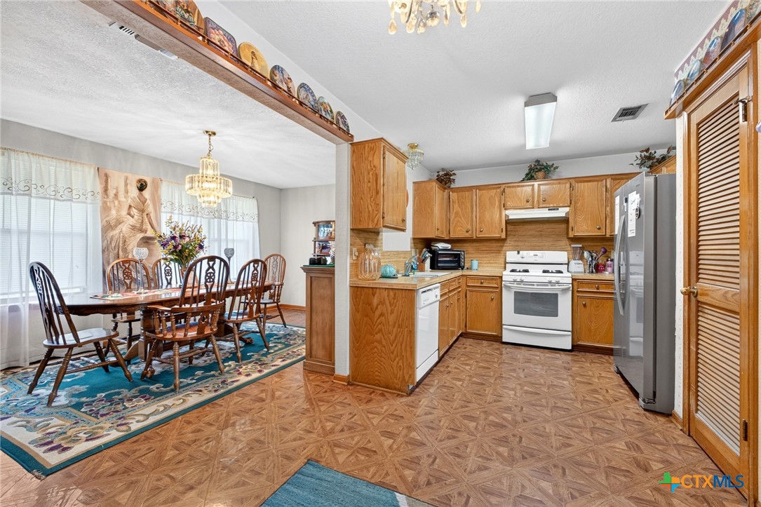 4804 Acorn Creek Trail Property Photo 5