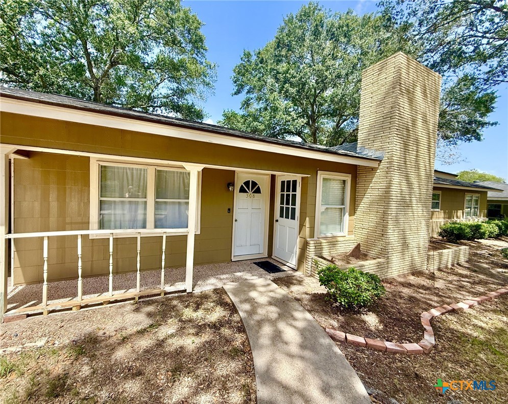 308 Louise Street Property Photo 6