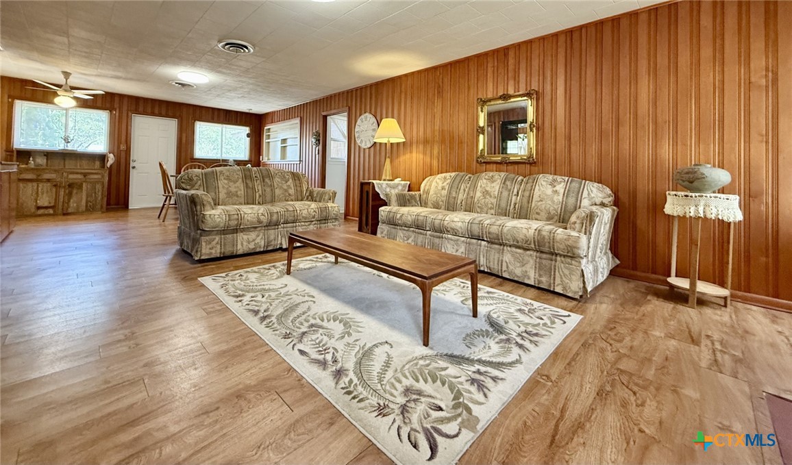 308 Louise Street Property Photo 9