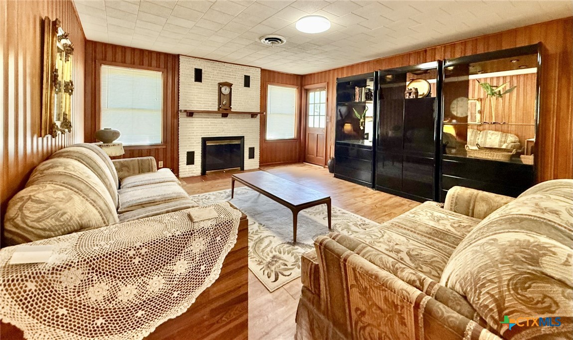 308 Louise Street Property Photo 11