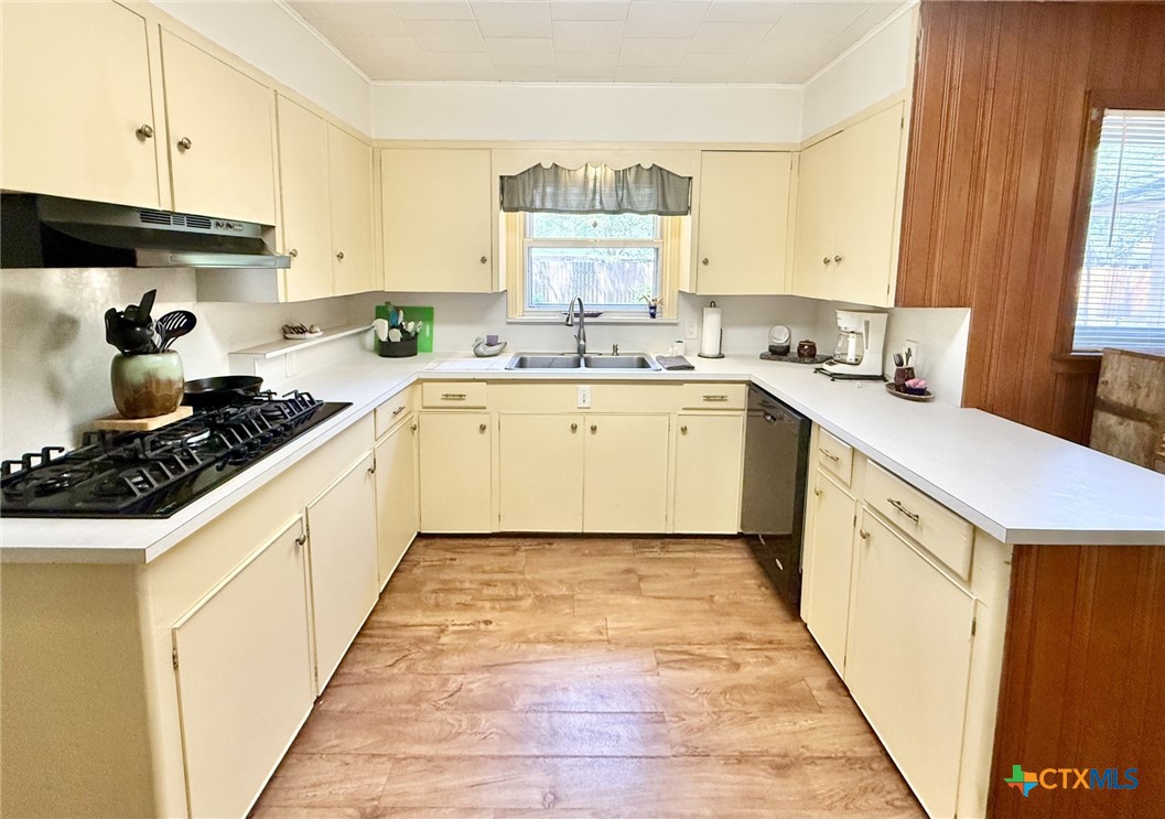 308 Louise Street Property Photo 21