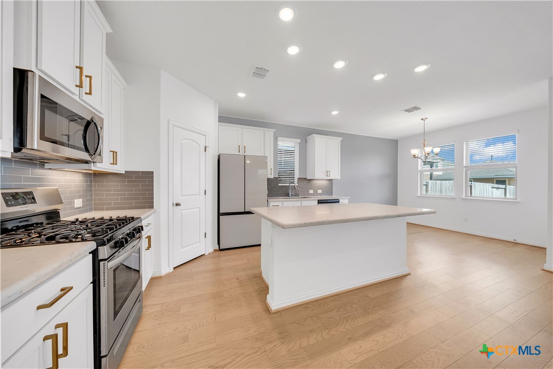 2050 Egret Avenue Property Photo 2