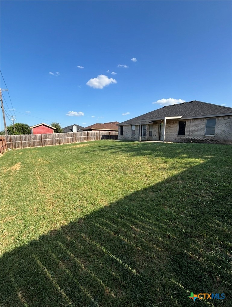 405 James Loop Property Photo 3