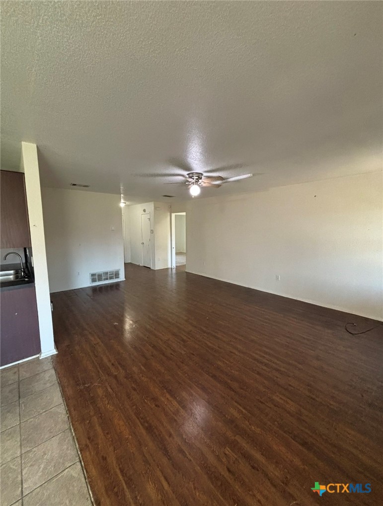 405 James Loop Property Photo 4