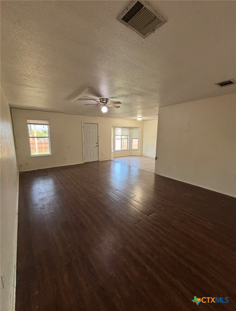 405 James Loop Property Photo 5