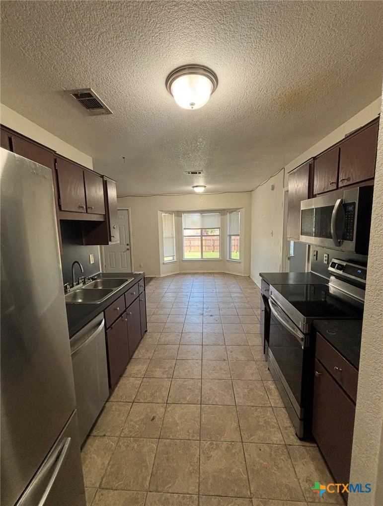 405 James Loop Property Photo 6