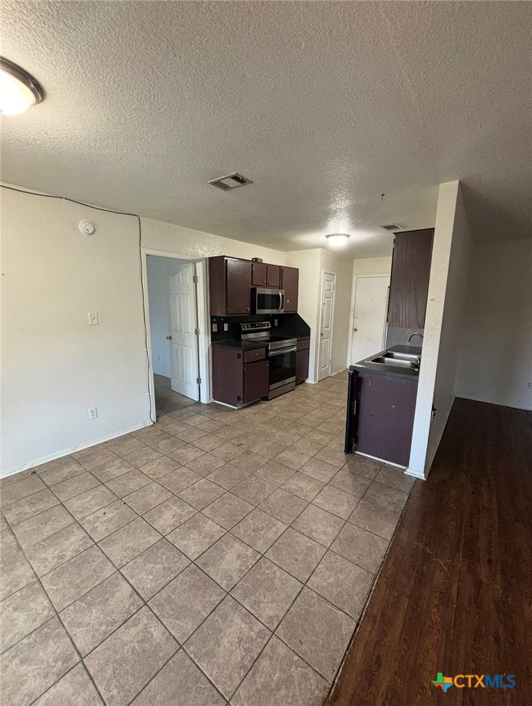 405 James Loop Property Photo 7