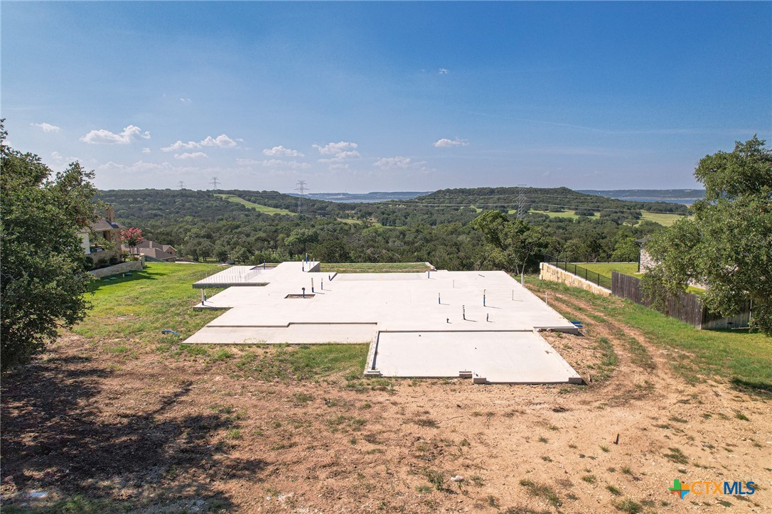 439 Presa Drive Property Photo 11