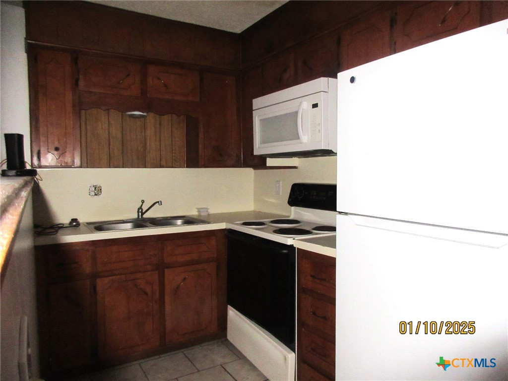 2904 Lake Road Property Photo 4