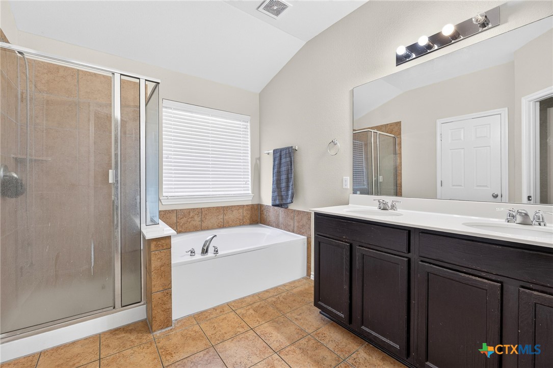2604 Legacy Lane Property Photo 11