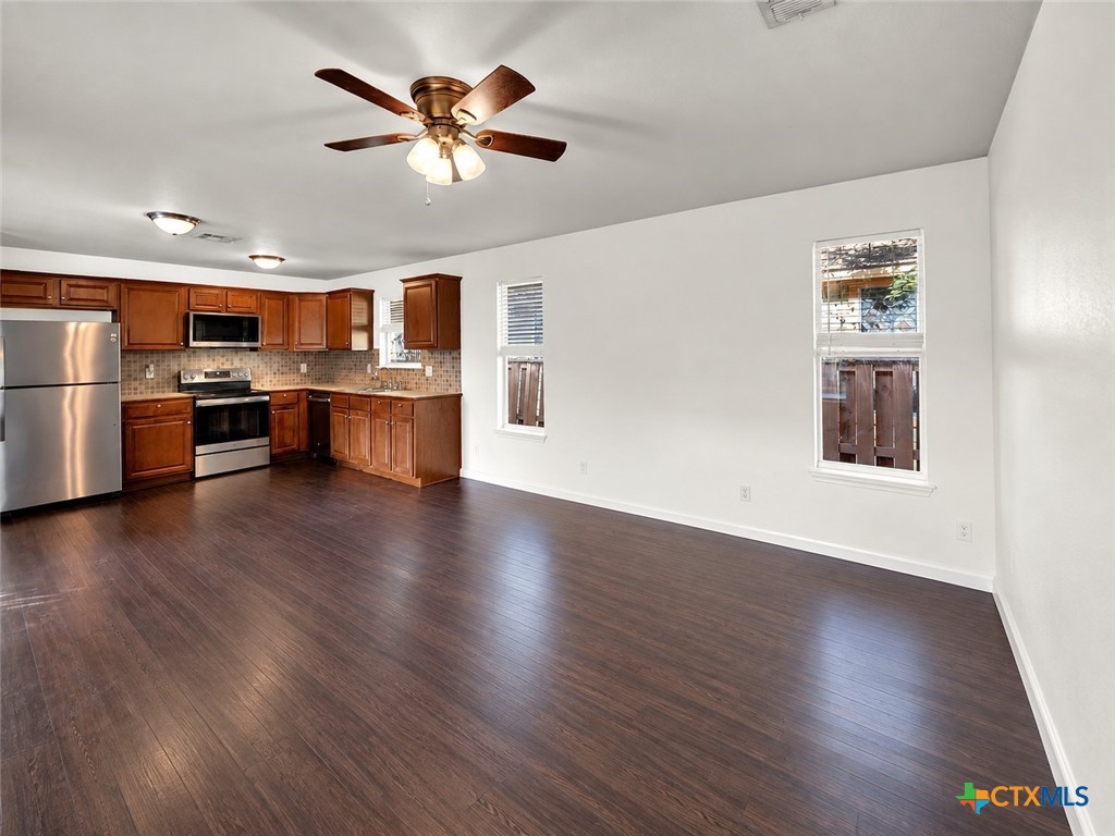 301 Armstrong Street Property Photo 4