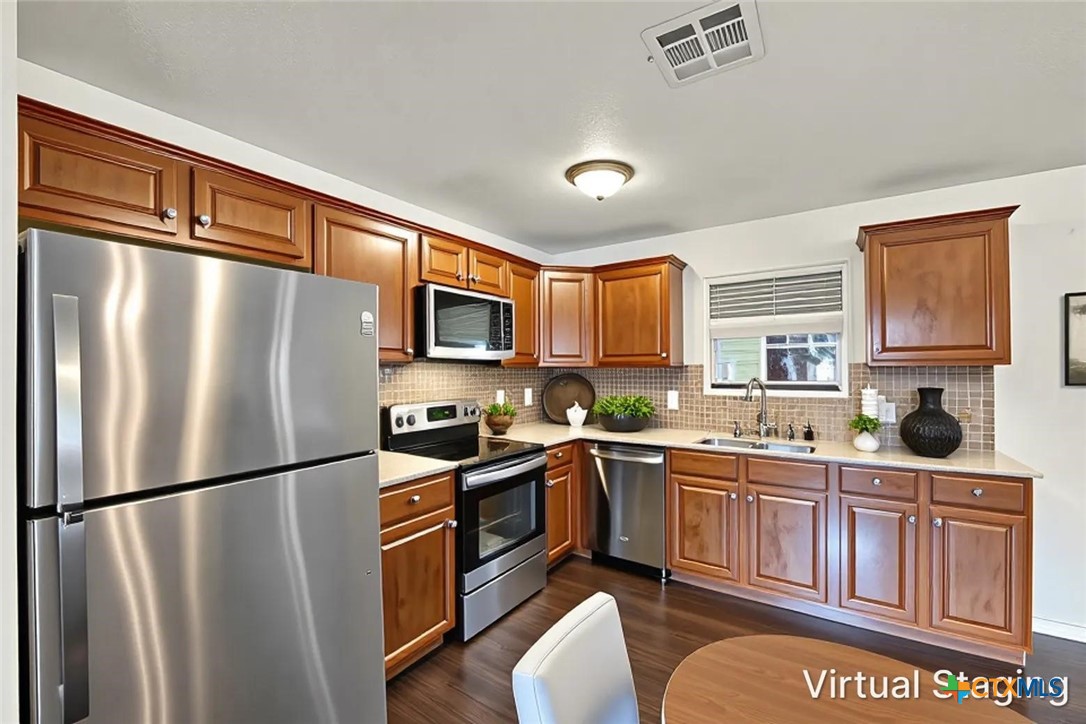 301 Armstrong Street Property Photo 8