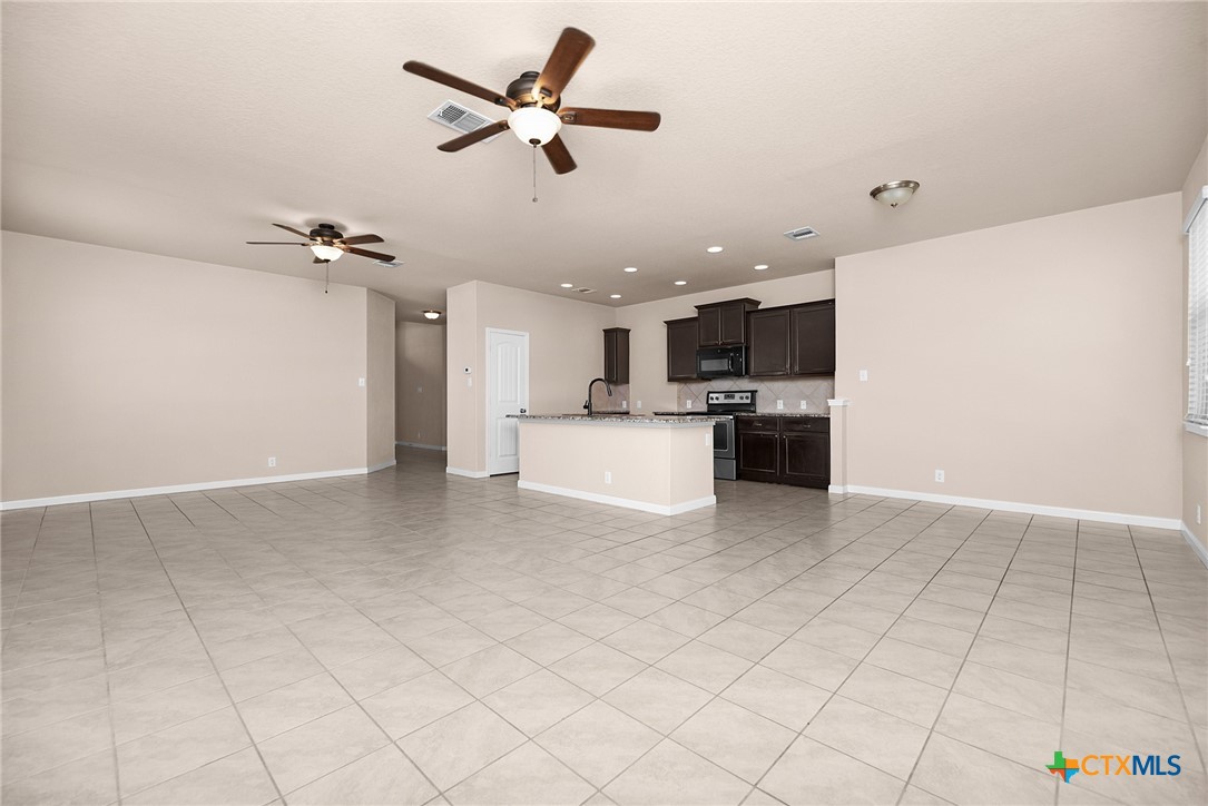 481 Centinela Street Property Photo 6