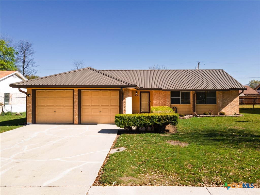 1703 Kingman Road Property Photo 1