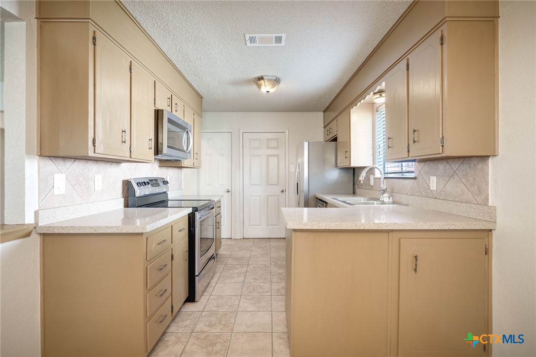1703 Kingman Road Property Photo 5