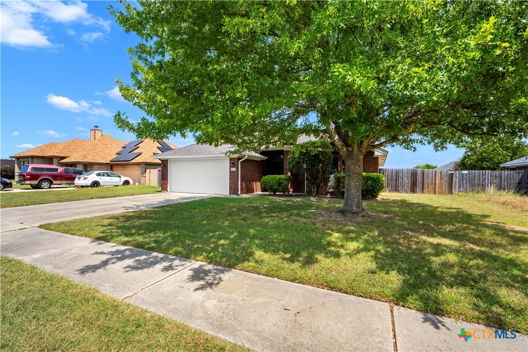 5104 James Loop Property Photo 3