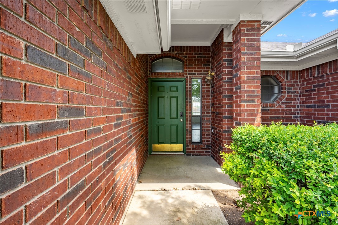 5104 James Loop Property Photo 4