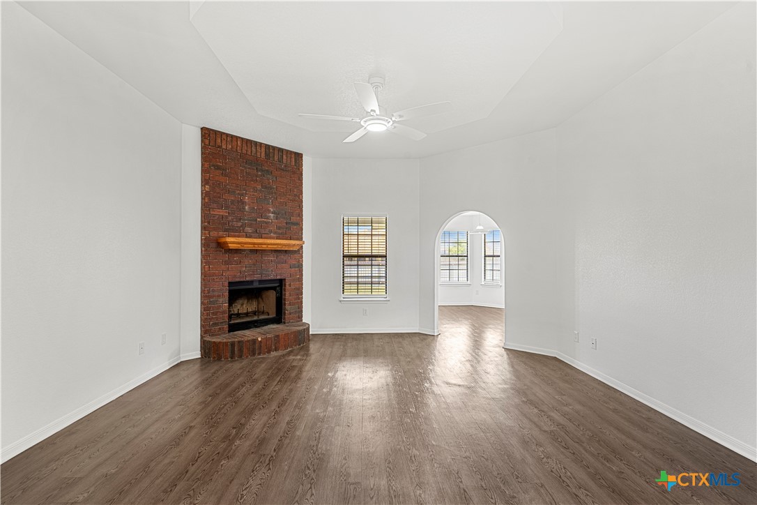 5104 James Loop Property Photo 6