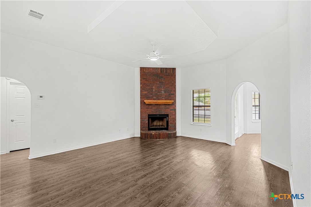 5104 James Loop Property Photo 7