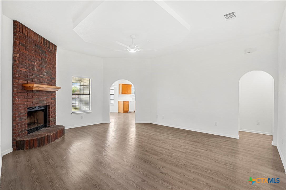 5104 James Loop Property Photo 8
