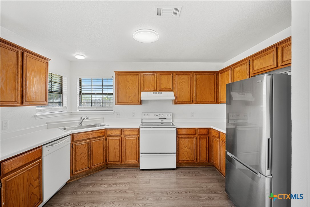 5104 James Loop Property Photo 12