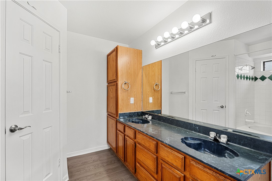 5104 James Loop Property Photo 15
