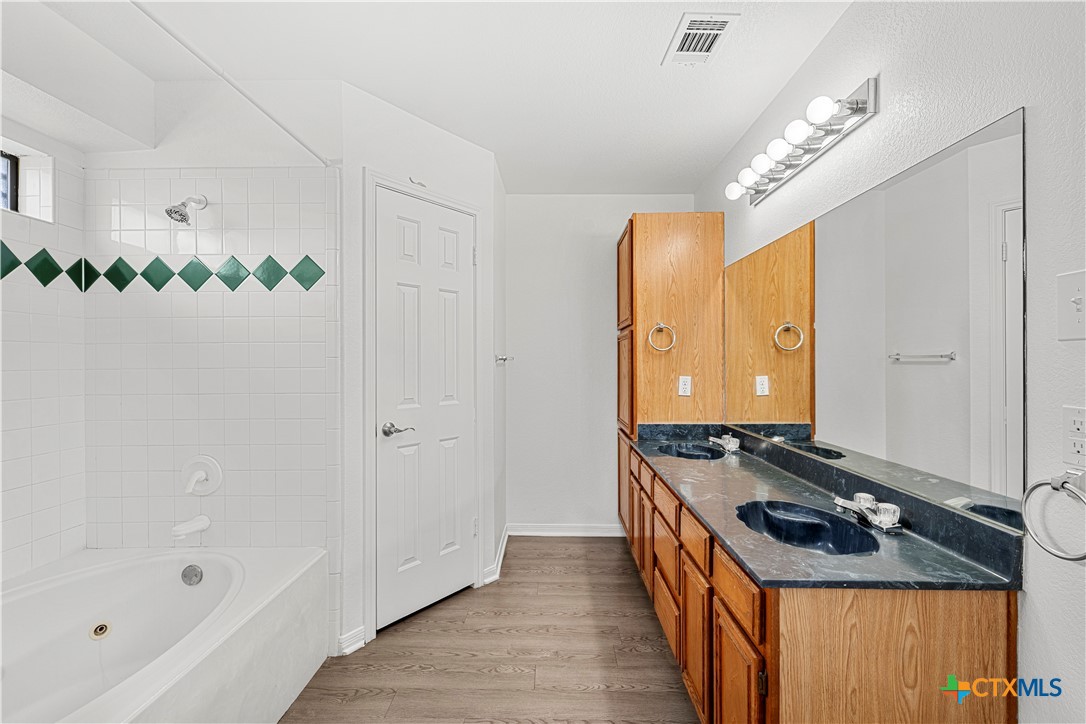 5104 James Loop Property Photo 17