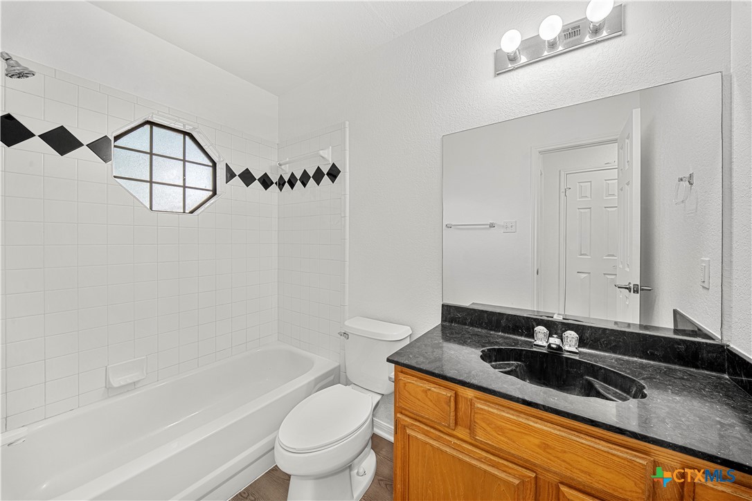 5104 James Loop Property Photo 20
