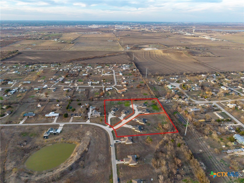 550-566 Crest Circle Drive Property Photo 2