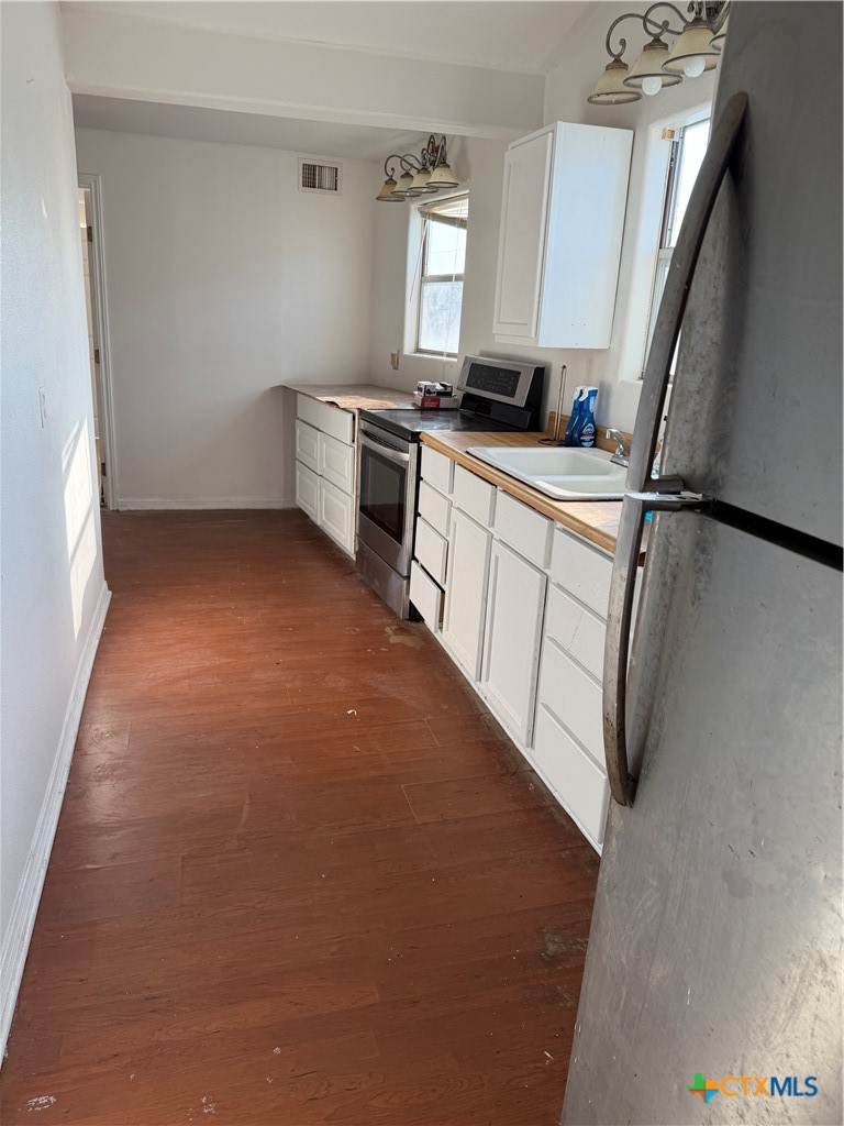 50 Cedar Alley Property Photo 5
