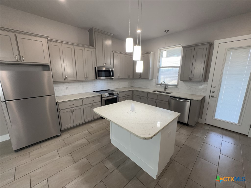 5001 White Rose Drive Property Photo 4