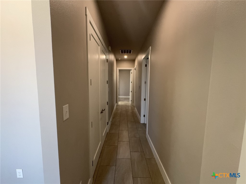 5001 White Rose Drive Property Photo 7