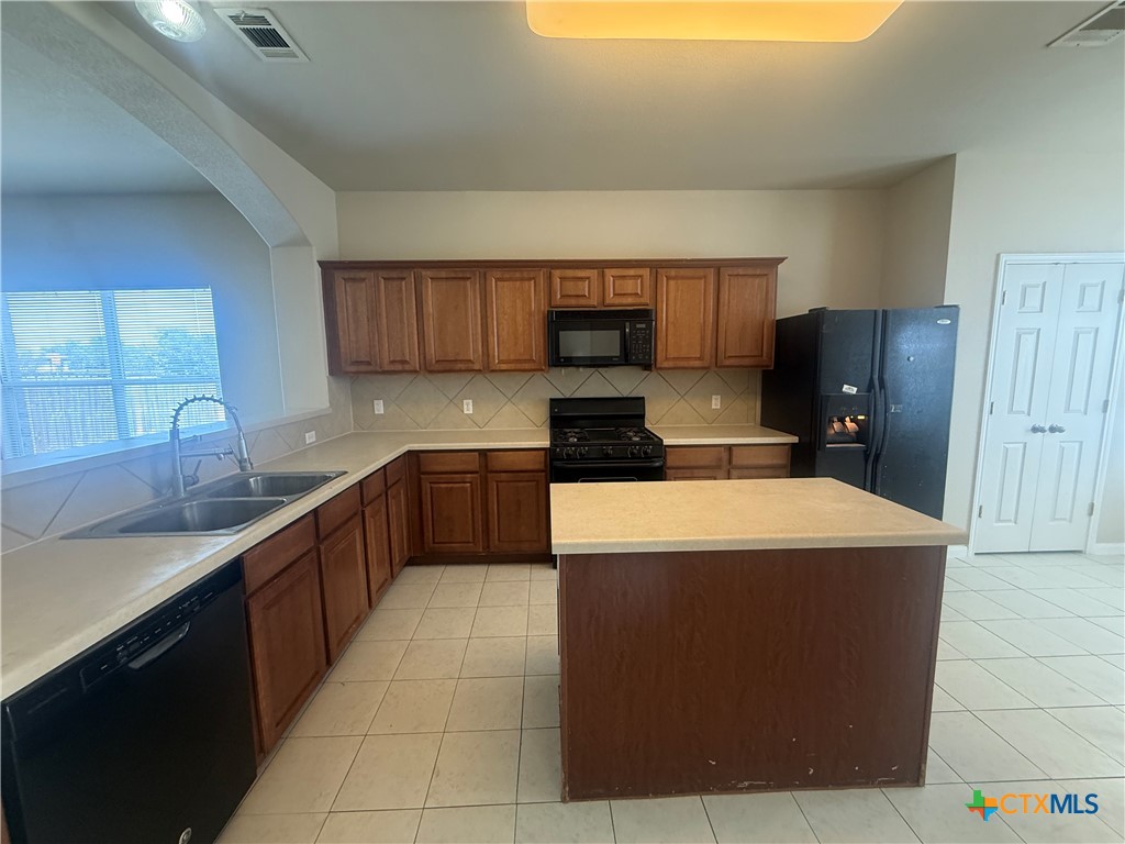811 Shadow Creek Boulevard Property Photo 3