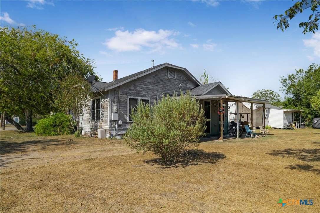 520 E First Street Property Photo 4