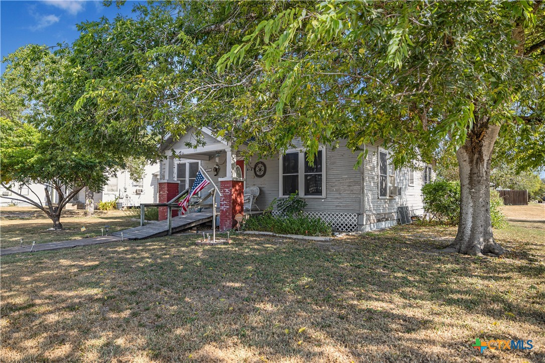 520 E First Street Property Photo 5