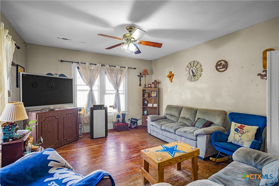 520 E First Street Property Photo 7